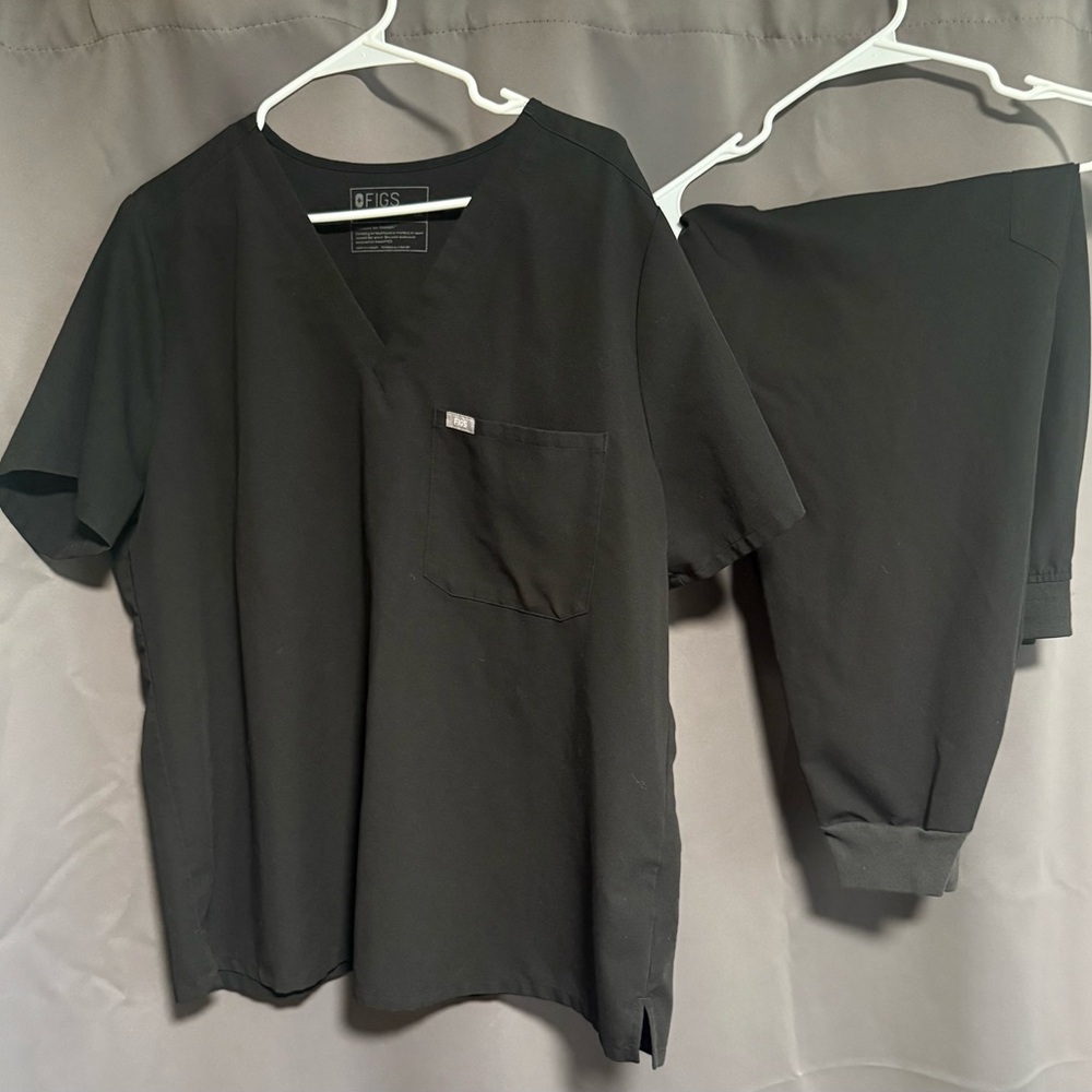 Figs Women's Scrub Set